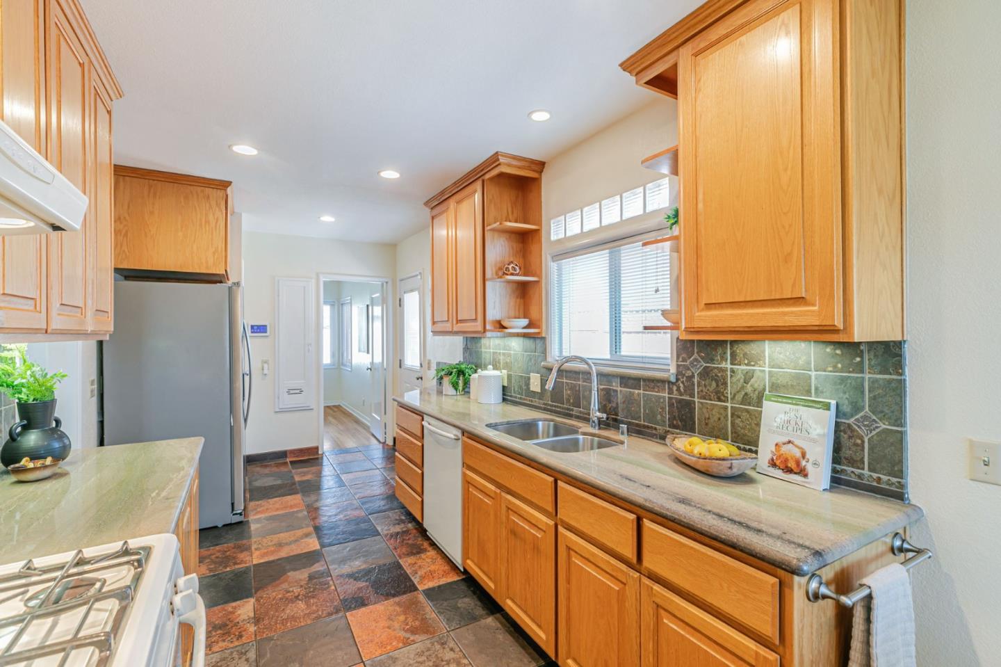 Detail Gallery Image 10 of 41 For 86 S Cragmont Ave, San Jose,  CA 95127 - 3 Beds | 2 Baths