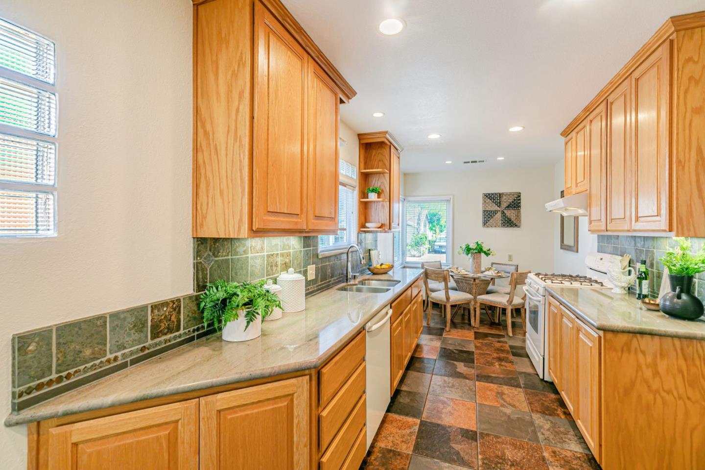 Detail Gallery Image 13 of 41 For 86 S Cragmont Ave, San Jose,  CA 95127 - 3 Beds | 2 Baths