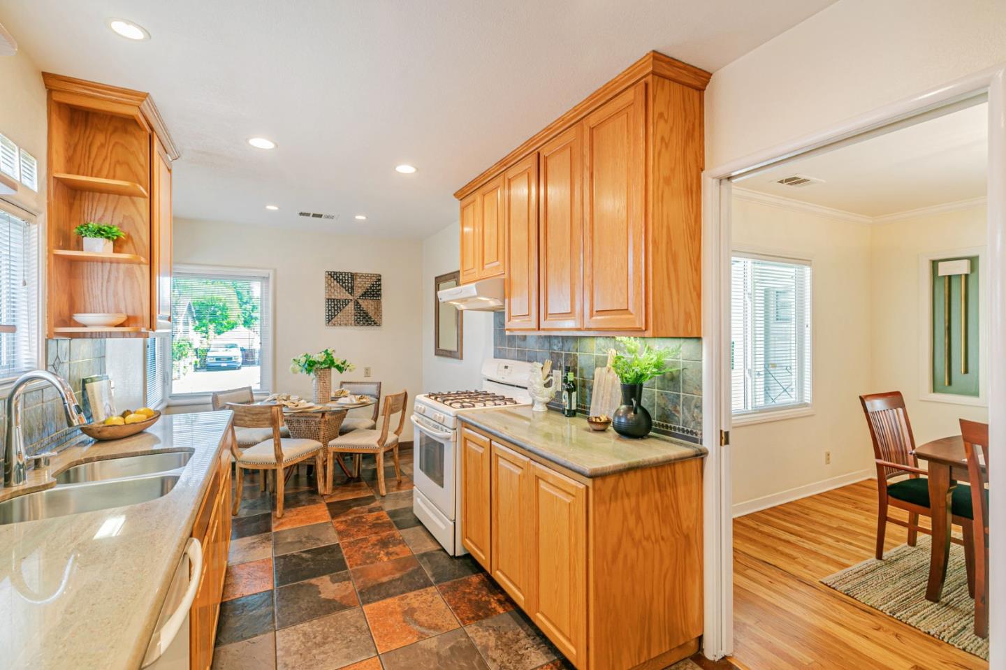 Detail Gallery Image 14 of 41 For 86 S Cragmont Ave, San Jose,  CA 95127 - 3 Beds | 2 Baths