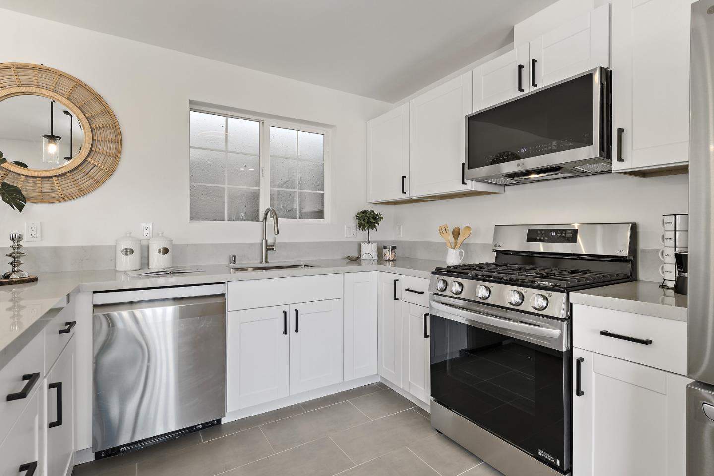 Detail Gallery Image 7 of 31 For 950-954 Vallejo St, San Francisco,  CA 94133 - – Beds | – Baths