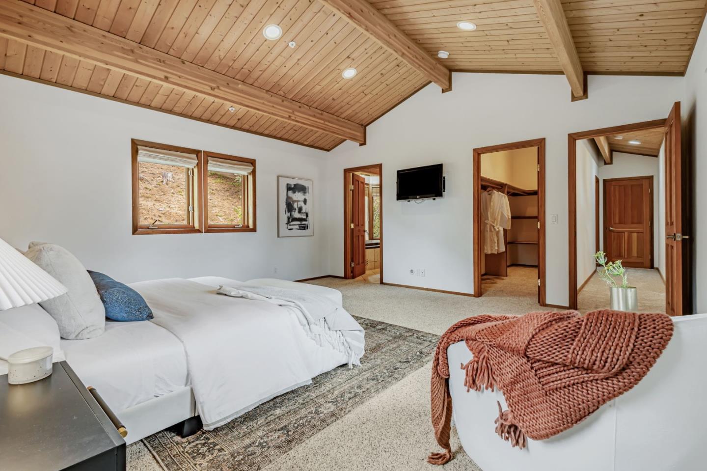 Detail Gallery Image 13 of 30 For 555 Avenue Portola, El Granada,  CA 94018 - 4 Beds | 3 Baths