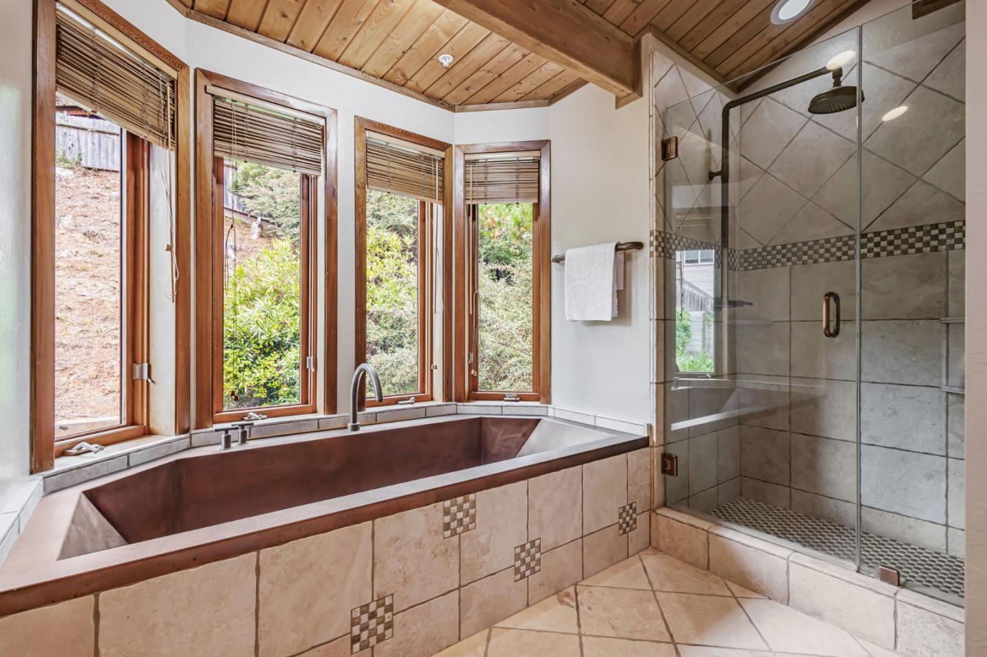 Detail Gallery Image 14 of 30 For 555 Avenue Portola, El Granada,  CA 94018 - 4 Beds | 3 Baths