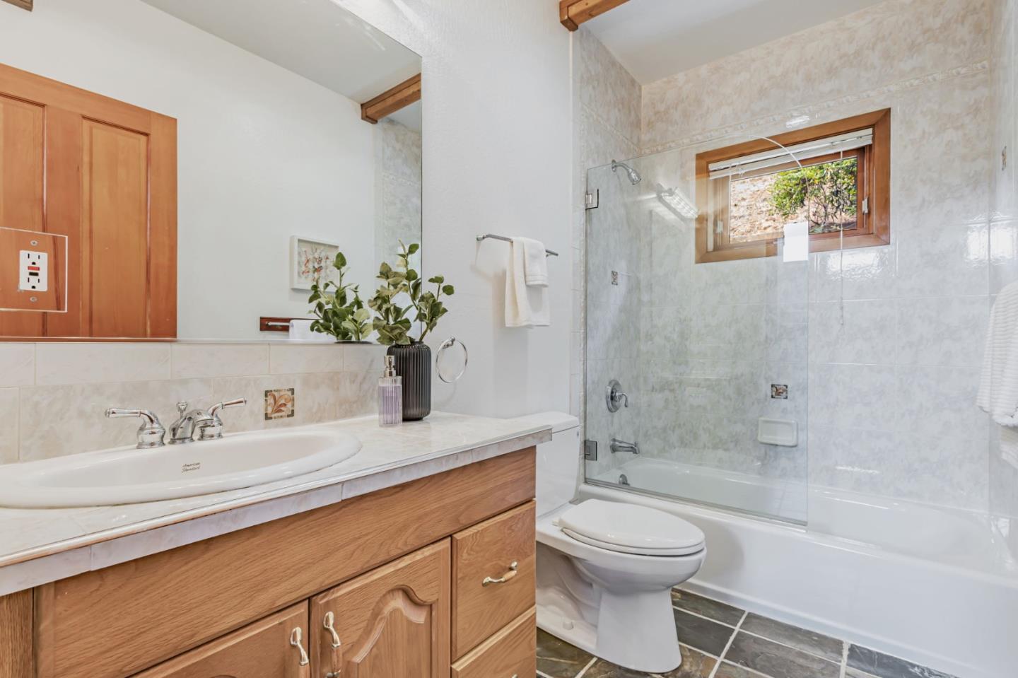 Detail Gallery Image 23 of 30 For 555 Avenue Portola, El Granada,  CA 94018 - 4 Beds | 3 Baths