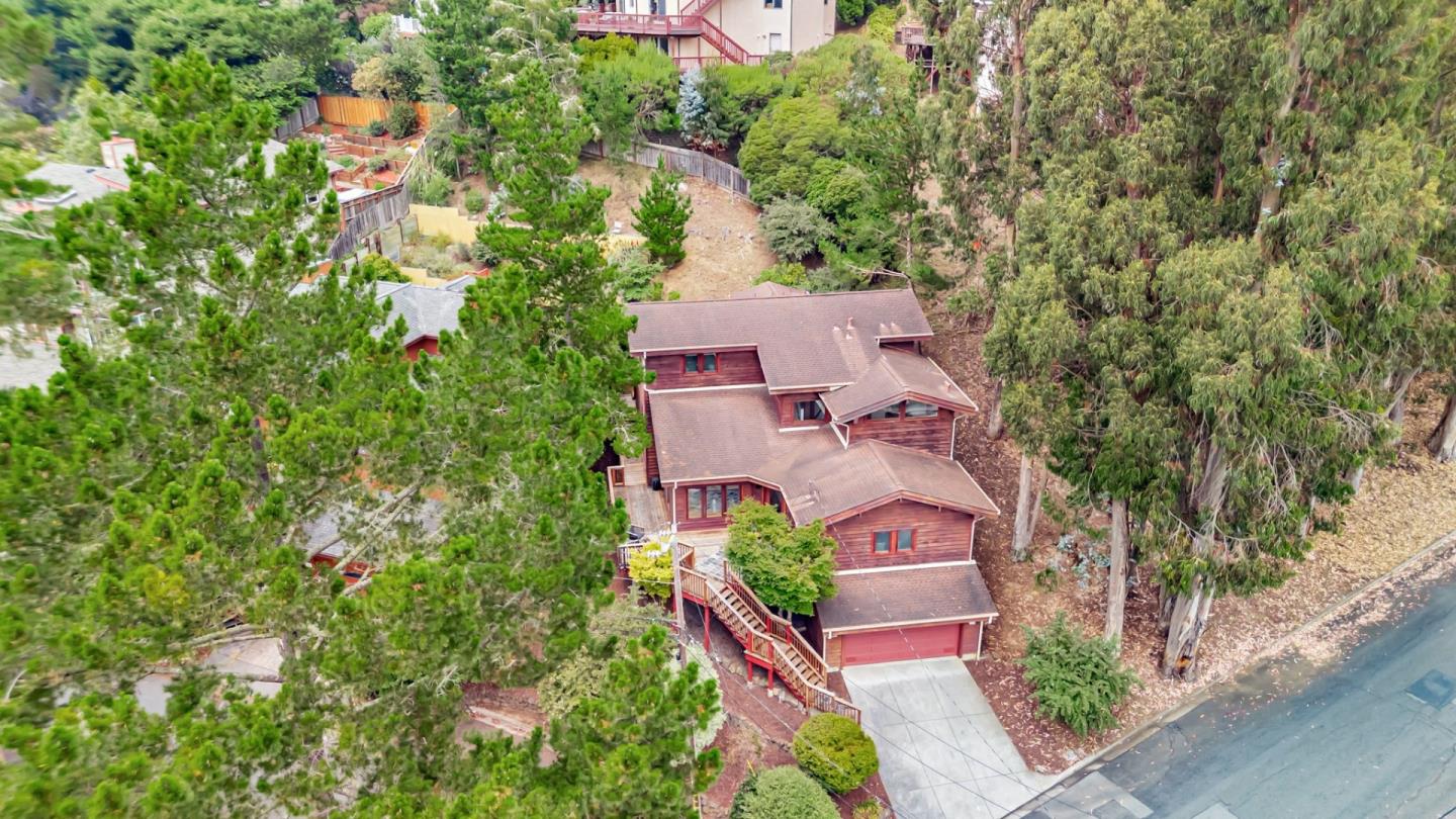 Detail Gallery Image 26 of 30 For 555 Avenue Portola, El Granada,  CA 94018 - 4 Beds | 3 Baths