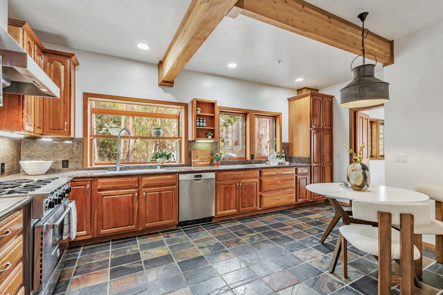 Detail Gallery Image 9 of 30 For 555 Avenue Portola, El Granada,  CA 94018 - 4 Beds | 3 Baths