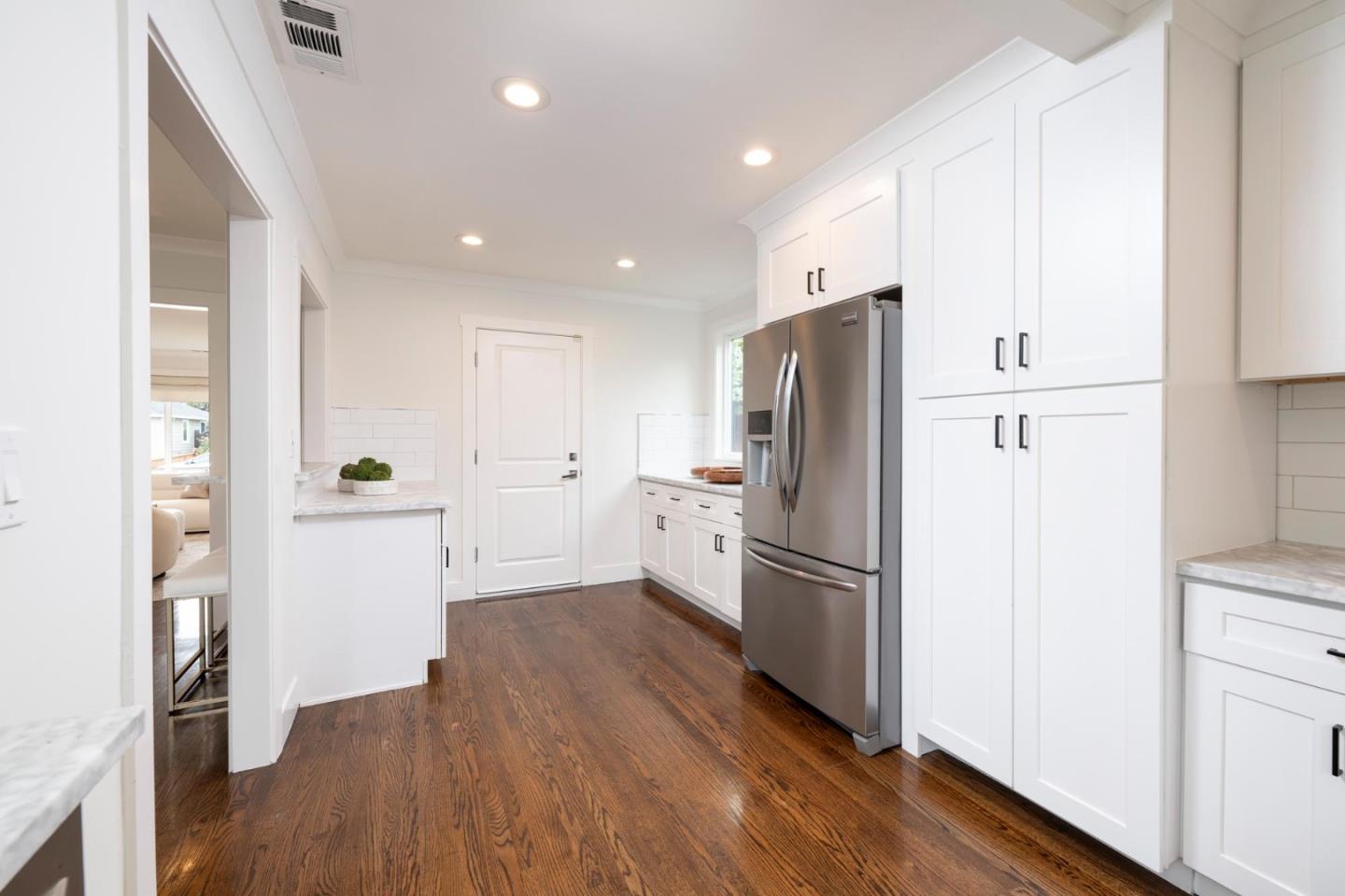 Detail Gallery Image 10 of 28 For 1144 Hawthorne Dr, San Mateo,  CA 94402 - 4 Beds | 2 Baths