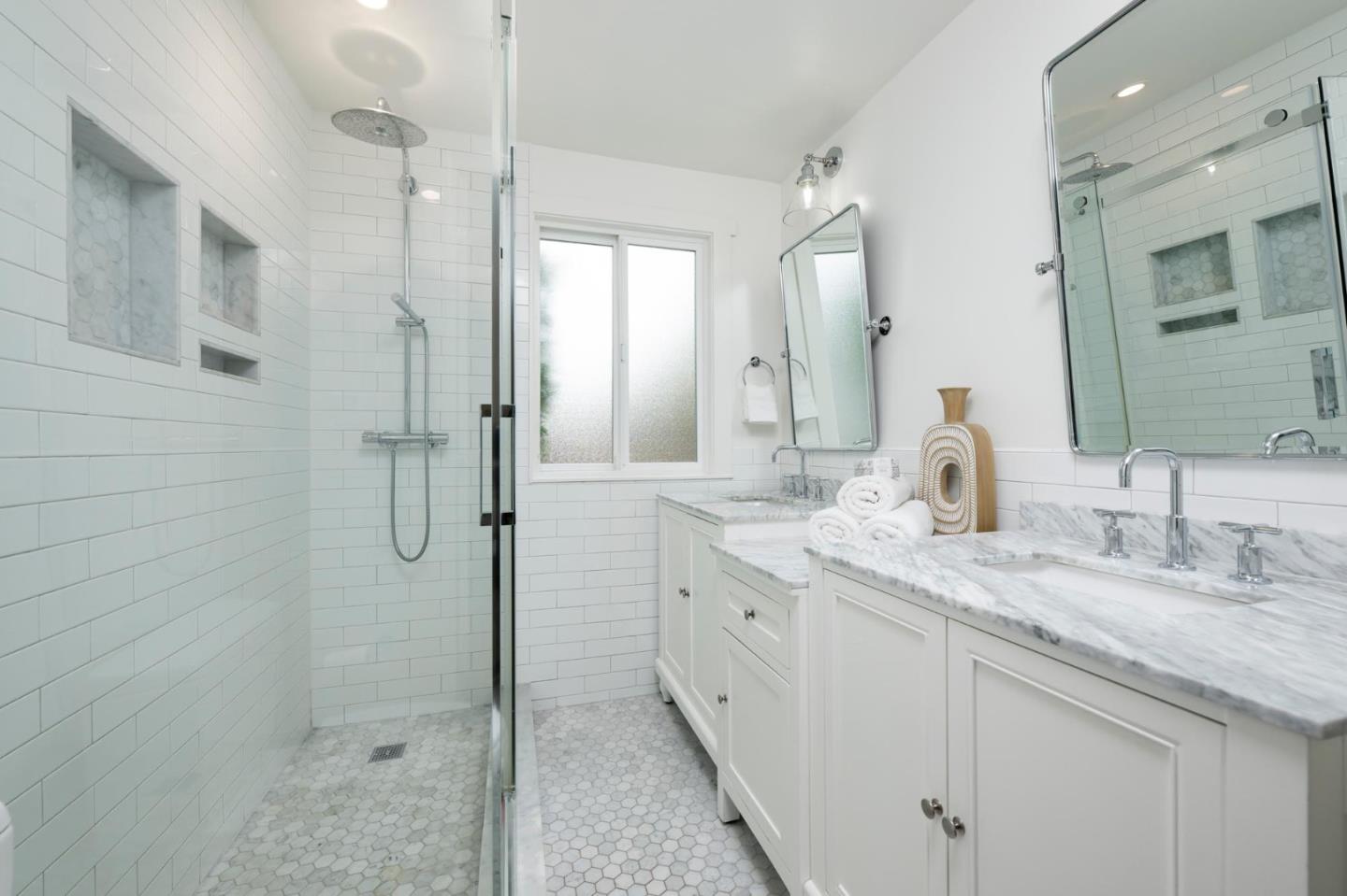 Detail Gallery Image 13 of 28 For 1144 Hawthorne Dr, San Mateo,  CA 94402 - 4 Beds | 2 Baths