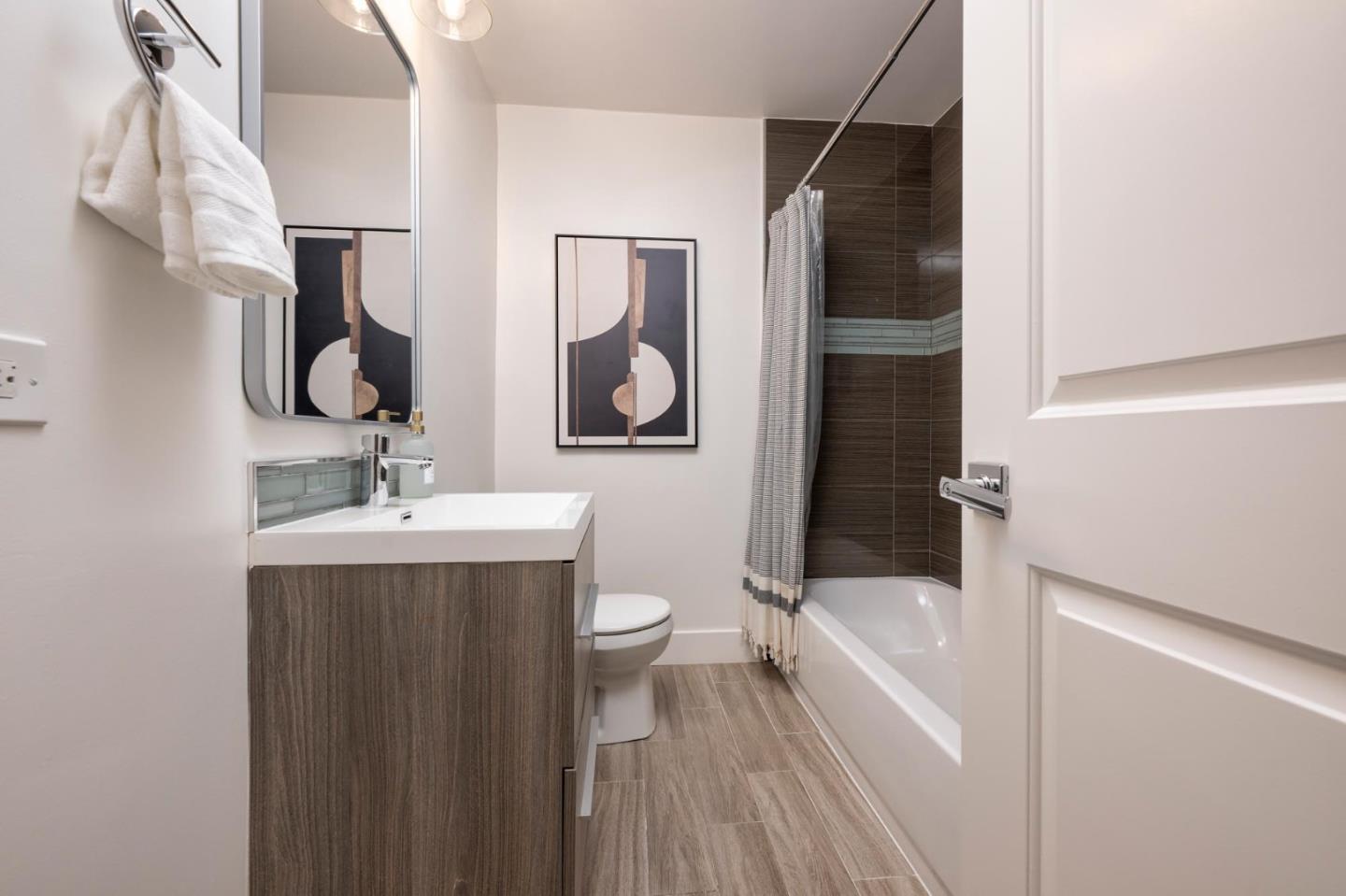 Detail Gallery Image 18 of 28 For 1144 Hawthorne Dr, San Mateo,  CA 94402 - 4 Beds | 2 Baths