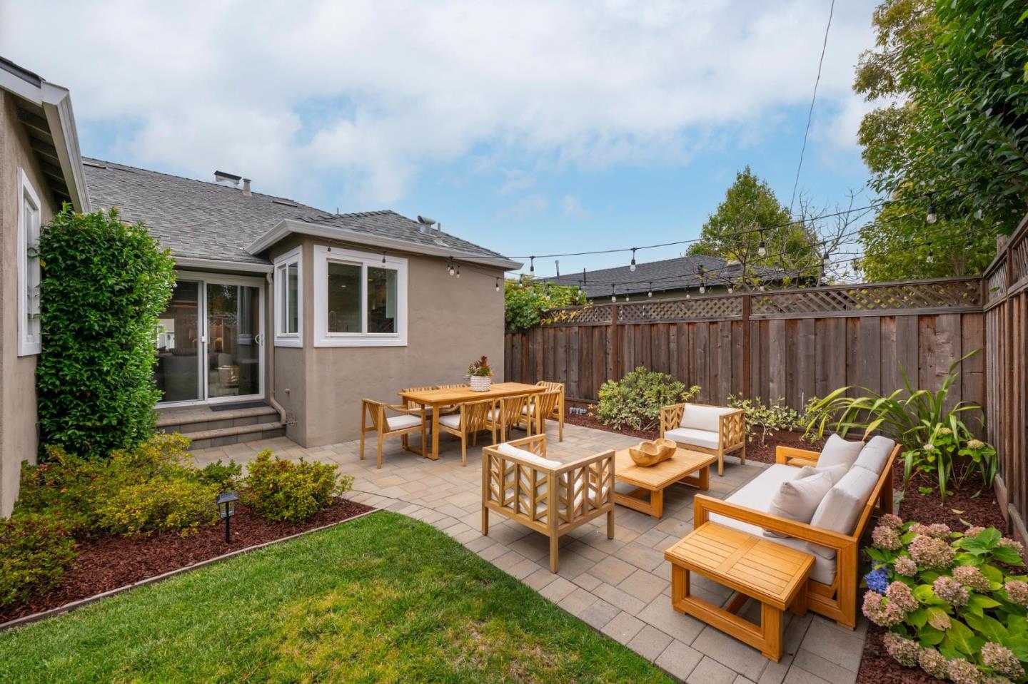 Detail Gallery Image 19 of 28 For 1144 Hawthorne Dr, San Mateo,  CA 94402 - 4 Beds | 2 Baths