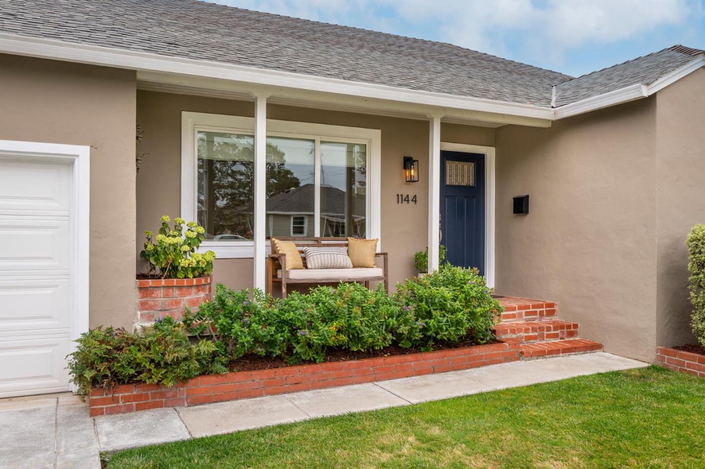Detail Gallery Image 23 of 28 For 1144 Hawthorne Dr, San Mateo,  CA 94402 - 4 Beds | 2 Baths
