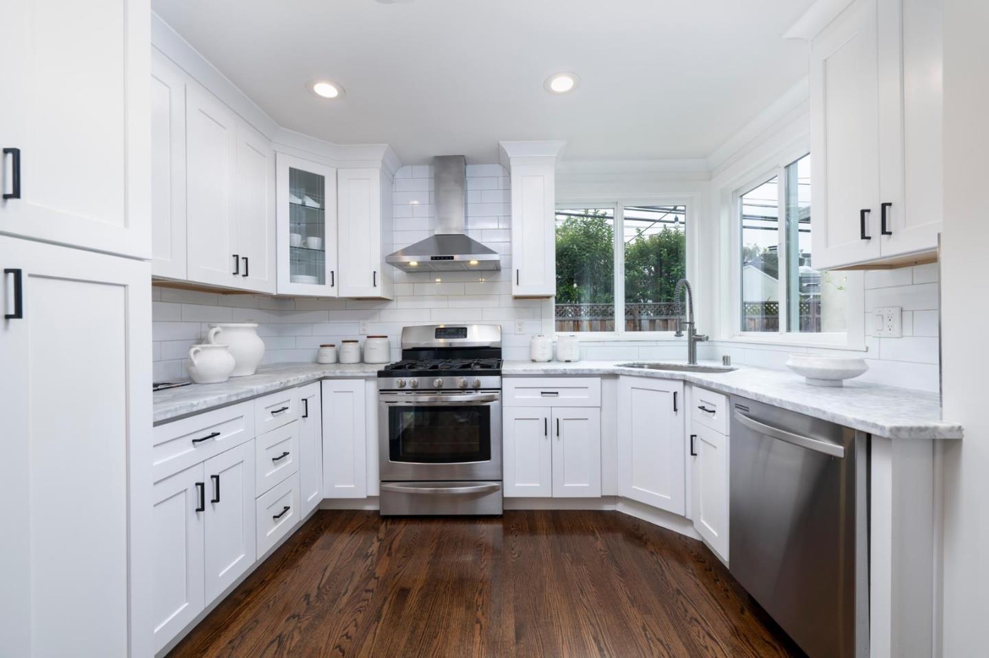 Detail Gallery Image 9 of 28 For 1144 Hawthorne Dr, San Mateo,  CA 94402 - 4 Beds | 2 Baths
