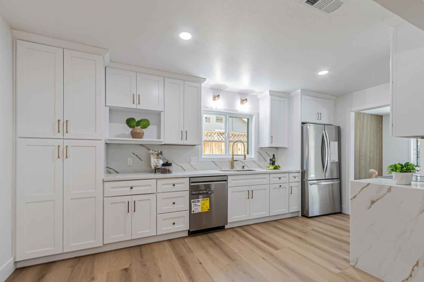 Detail Gallery Image 7 of 29 For 1349 Happy Valley Ave, San Jose,  CA 95129 - 3 Beds | 2/1 Baths
