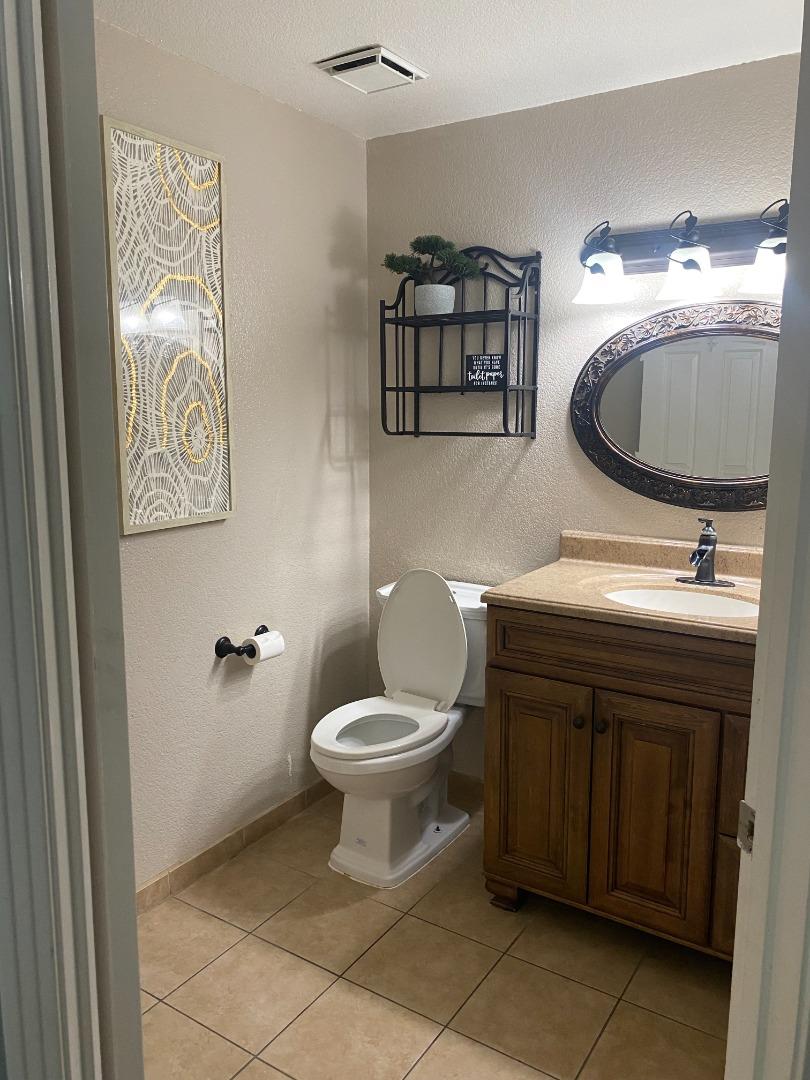 Detail Gallery Image 11 of 15 For 1210 Snow Ridge Ct, Modesto,  CA 95351 - 4 Beds | 2/1 Baths