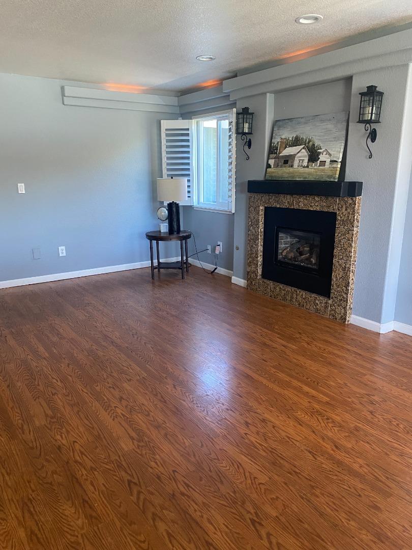 Detail Gallery Image 4 of 15 For 1210 Snow Ridge Ct, Modesto,  CA 95351 - 4 Beds | 2/1 Baths