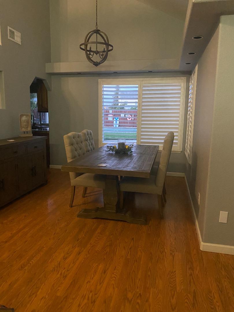 Detail Gallery Image 7 of 15 For 1210 Snow Ridge Ct, Modesto,  CA 95351 - 4 Beds | 2/1 Baths