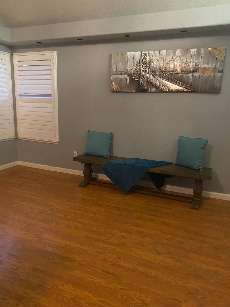 Detail Gallery Image 8 of 15 For 1210 Snow Ridge Ct, Modesto,  CA 95351 - 4 Beds | 2/1 Baths