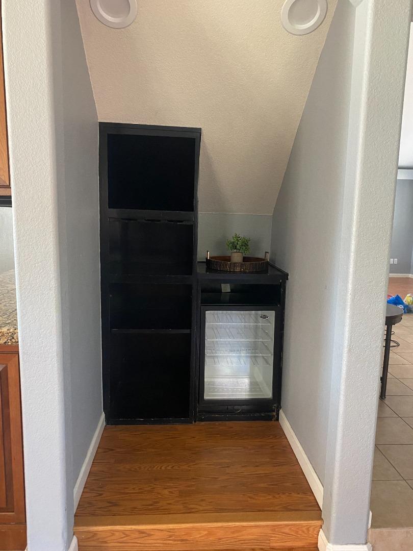 Detail Gallery Image 9 of 15 For 1210 Snow Ridge Ct, Modesto,  CA 95351 - 4 Beds | 2/1 Baths