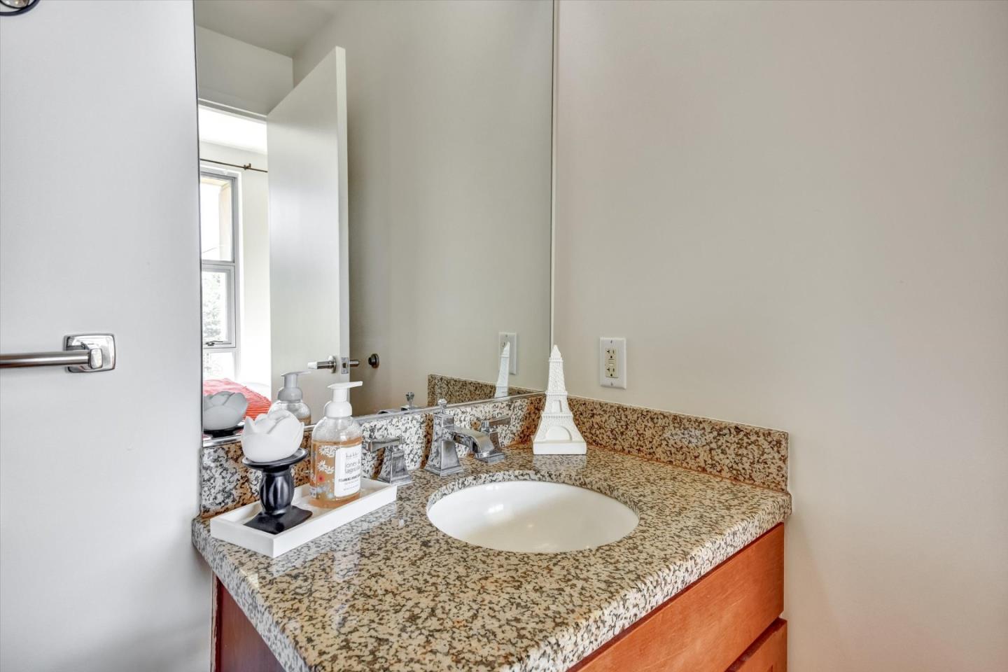 Detail Gallery Image 14 of 29 For 175 W Saint James St #203,  San Jose,  CA 95110 - 2 Beds | 2 Baths