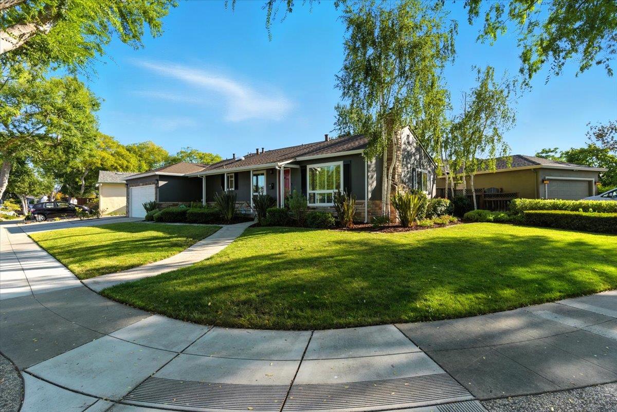 Detail Gallery Image 3 of 24 For 743 N Redwood Ave, San Jose,  CA 95128 - 3 Beds | 1 Baths