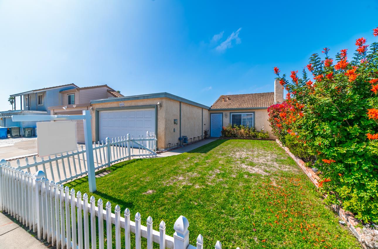 Detail Gallery Image 4 of 25 For 1619 Seville St, Salinas,  CA 93906 - 2 Beds | 1 Baths