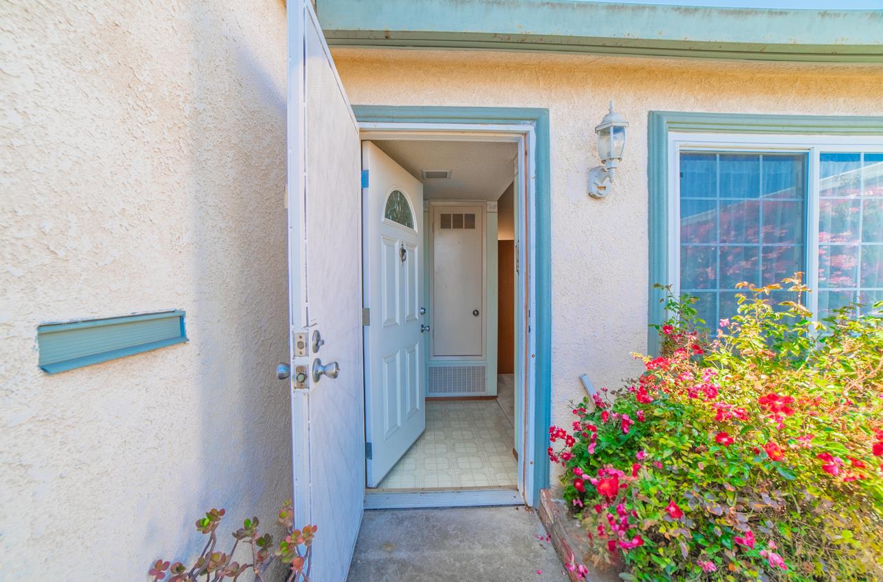 Detail Gallery Image 5 of 25 For 1619 Seville St, Salinas,  CA 93906 - 2 Beds | 1 Baths