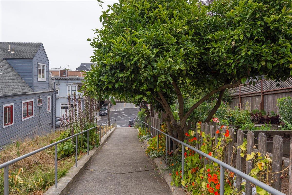 Detail Gallery Image 18 of 27 For 108 Cortland Ave, San Francisco,  CA 94110 - 2 Beds | 1 Baths