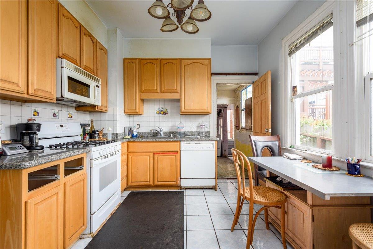 Detail Gallery Image 5 of 27 For 108 Cortland Ave, San Francisco,  CA 94110 - 2 Beds | 1 Baths