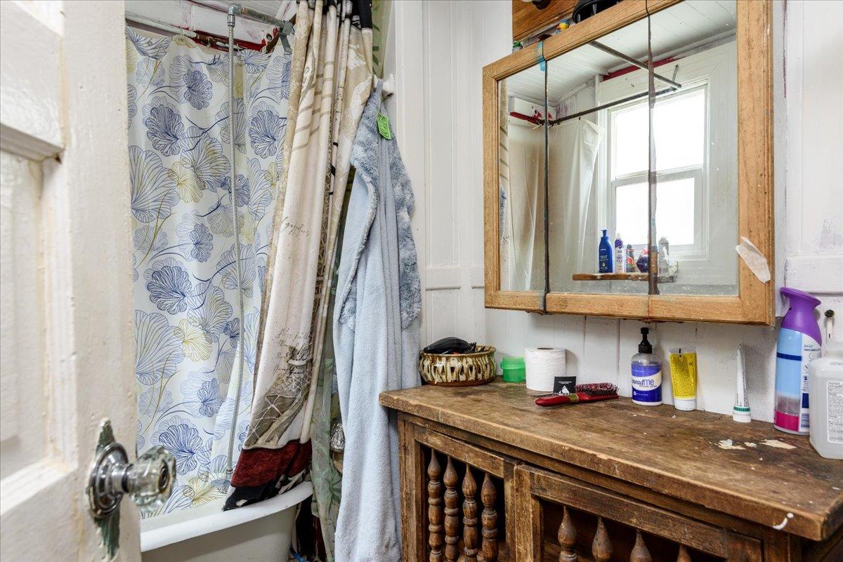 Detail Gallery Image 9 of 27 For 108 Cortland Ave, San Francisco,  CA 94110 - 2 Beds | 1 Baths