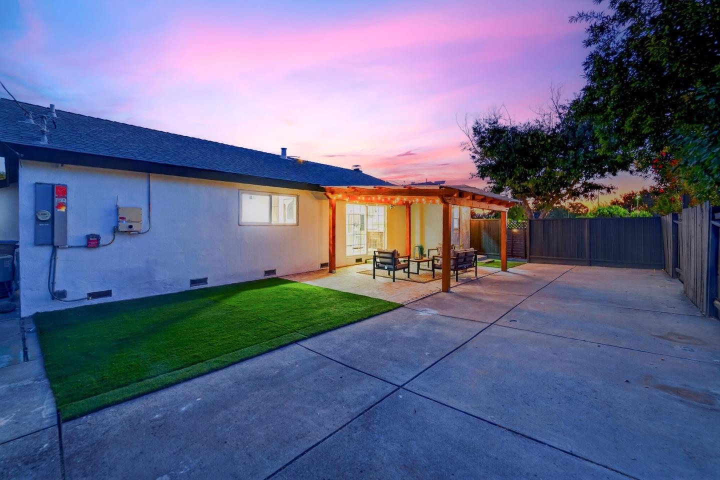 Detail Gallery Image 2 of 43 For 5602 Meridian Ave, San Jose,  CA 95118 - 3 Beds | 2 Baths