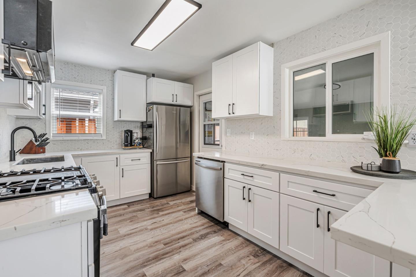 Detail Gallery Image 10 of 30 For 15867 Hesperian Blvd, San Lorenzo,  CA 94580 - 3 Beds | 1 Baths