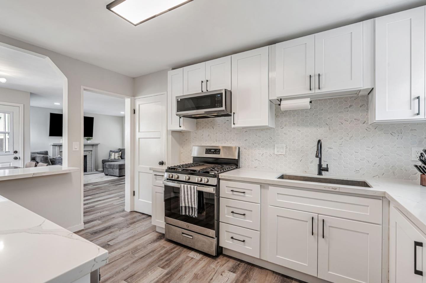 Detail Gallery Image 11 of 30 For 15867 Hesperian Blvd, San Lorenzo,  CA 94580 - 3 Beds | 1 Baths