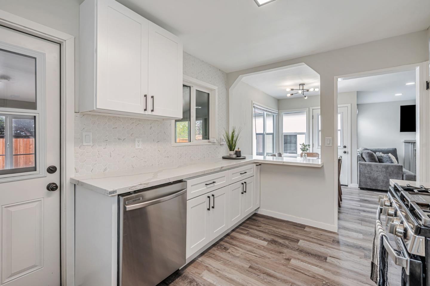 Detail Gallery Image 12 of 30 For 15867 Hesperian Blvd, San Lorenzo,  CA 94580 - 3 Beds | 1 Baths