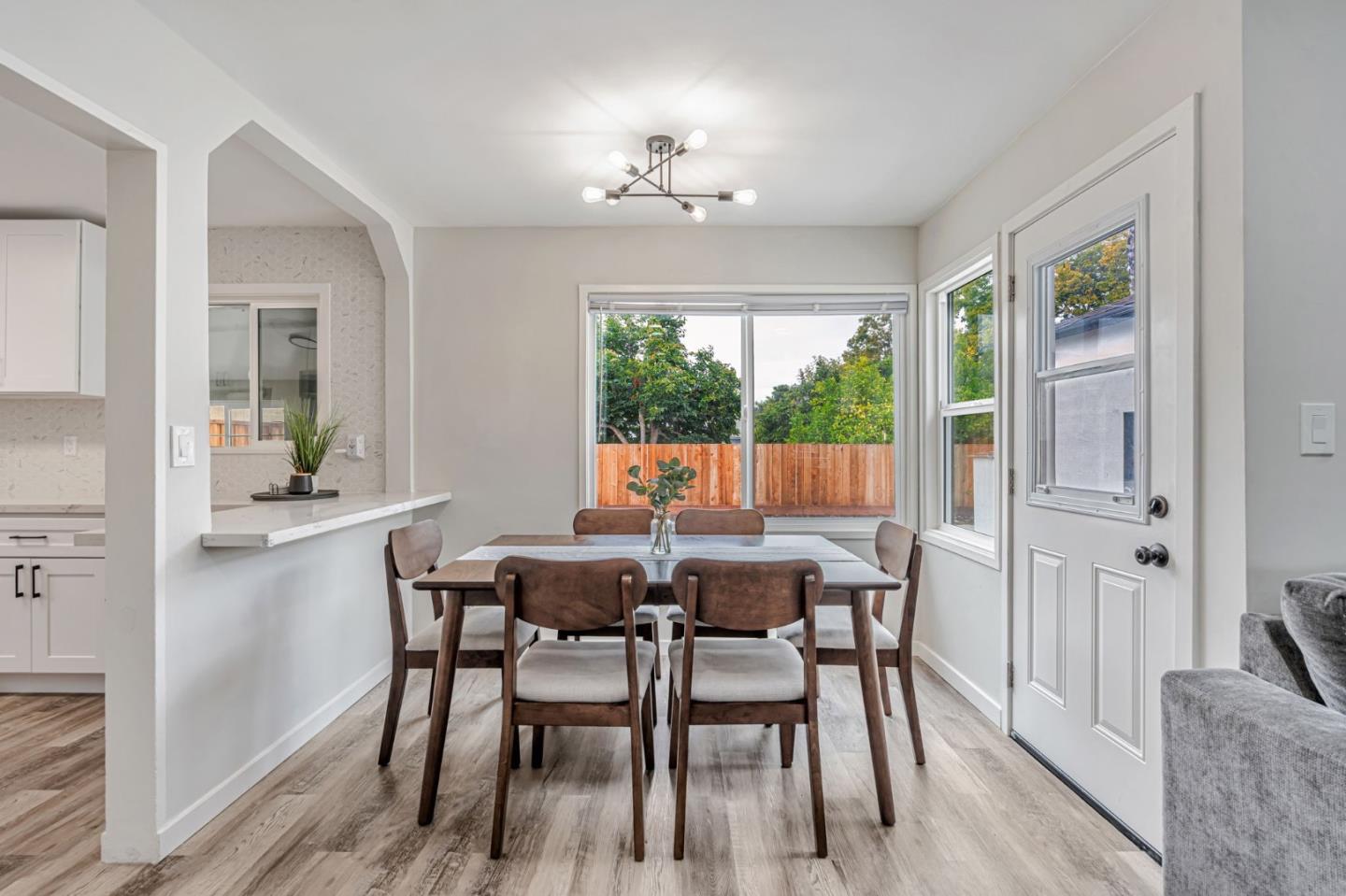 Detail Gallery Image 13 of 30 For 15867 Hesperian Blvd, San Lorenzo,  CA 94580 - 3 Beds | 1 Baths