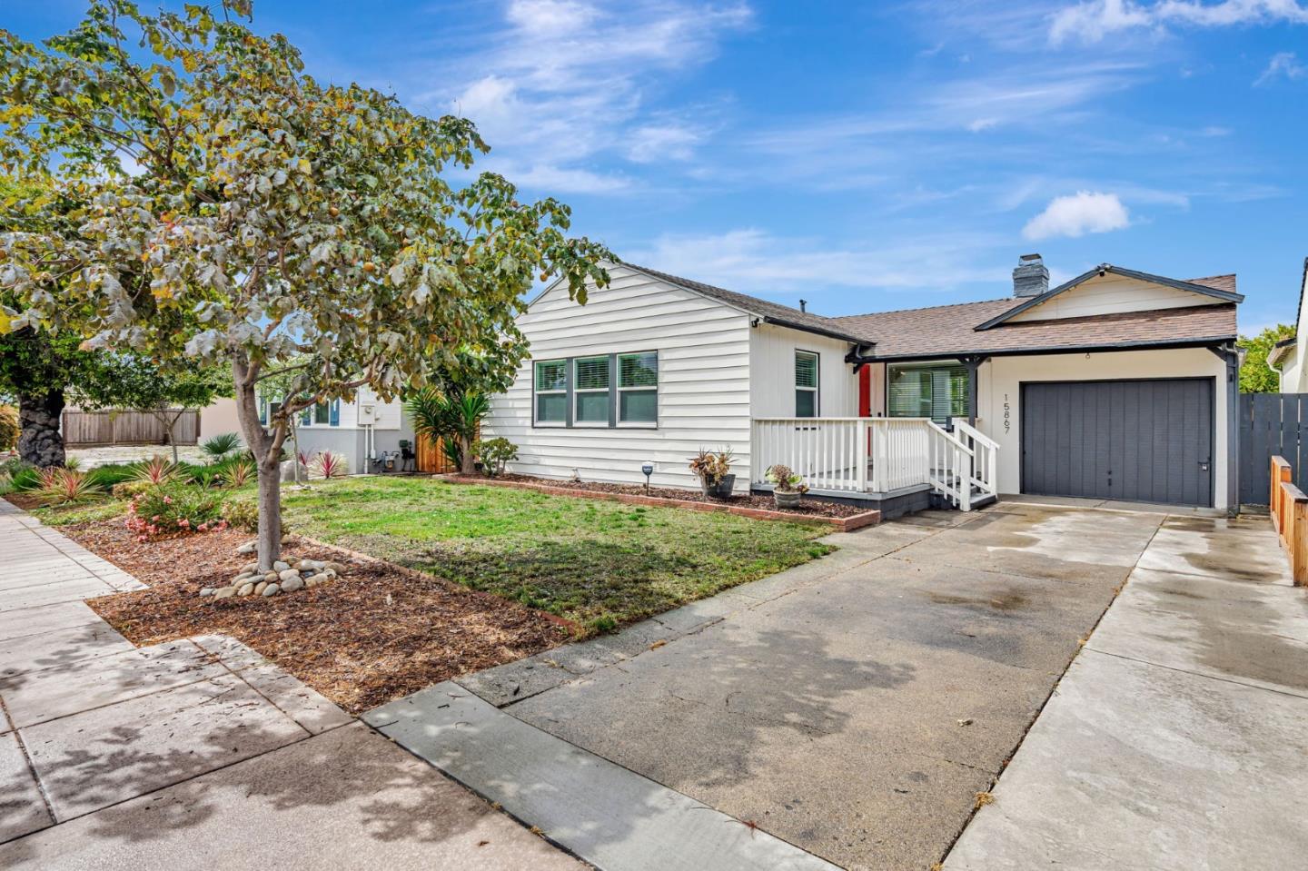 Detail Gallery Image 2 of 30 For 15867 Hesperian Blvd, San Lorenzo,  CA 94580 - 3 Beds | 1 Baths