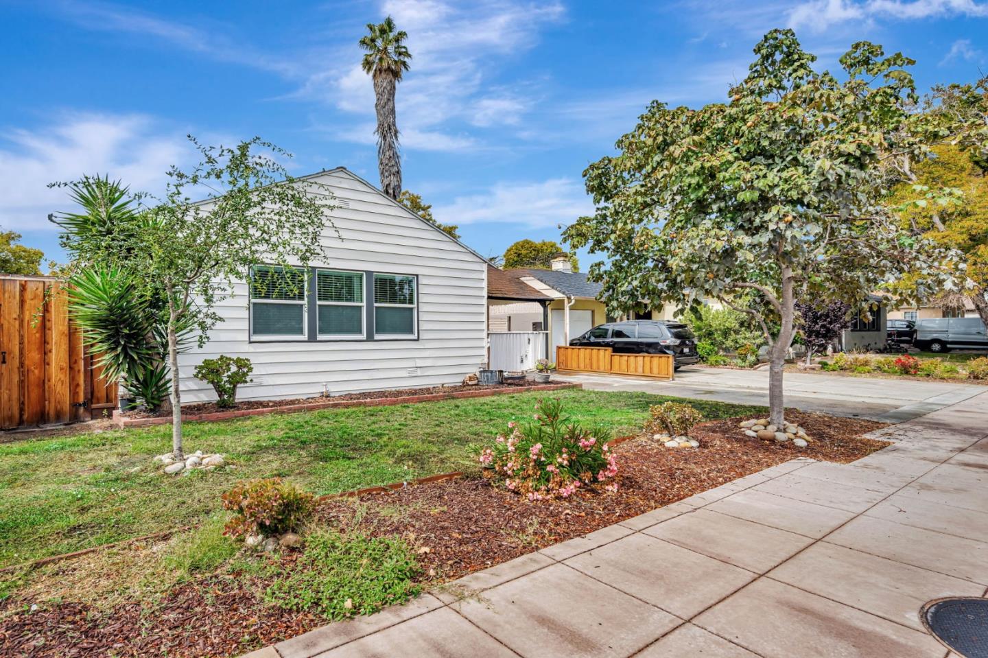 Detail Gallery Image 3 of 30 For 15867 Hesperian Blvd, San Lorenzo,  CA 94580 - 3 Beds | 1 Baths