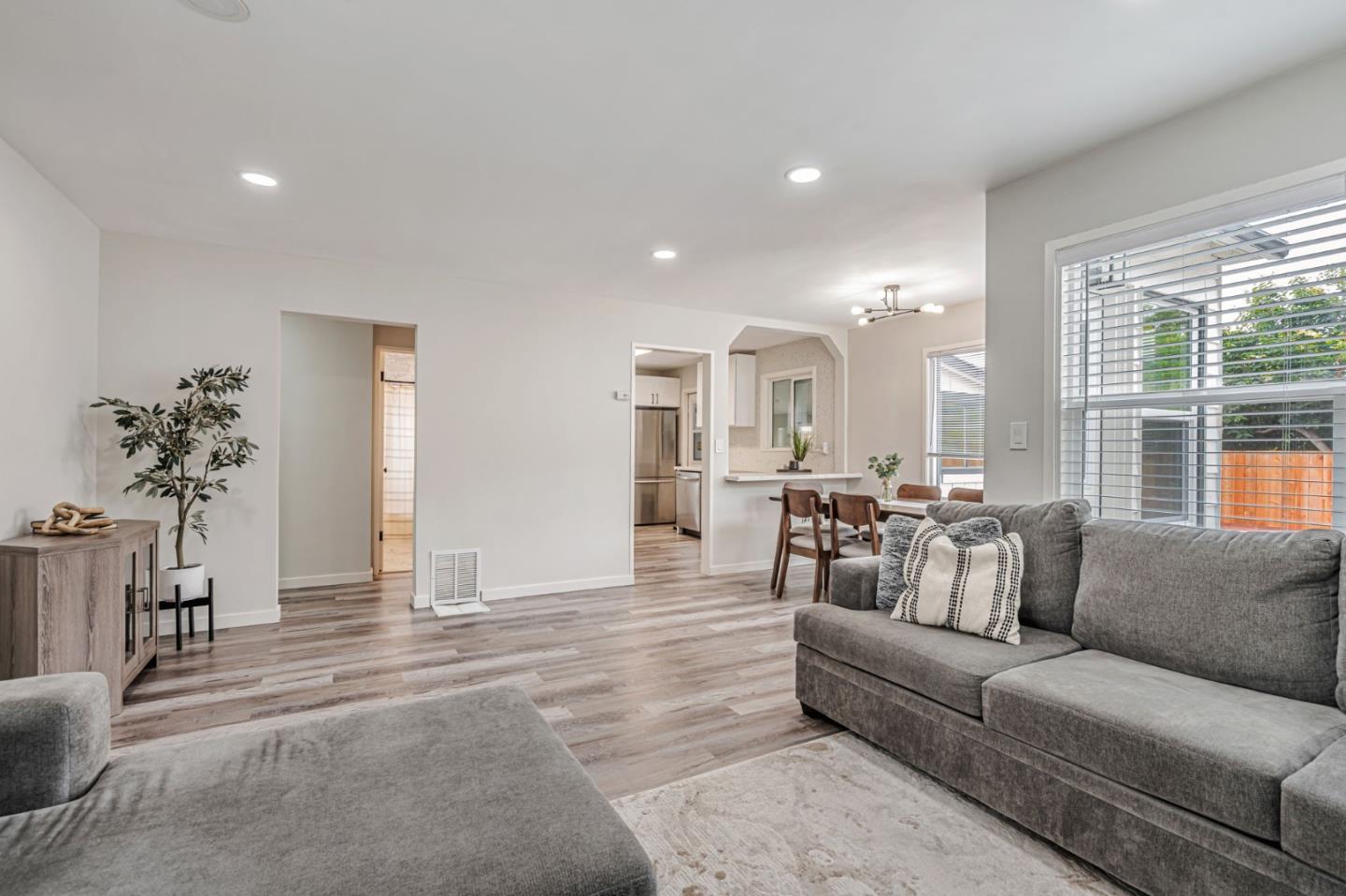 Detail Gallery Image 7 of 30 For 15867 Hesperian Blvd, San Lorenzo,  CA 94580 - 3 Beds | 1 Baths