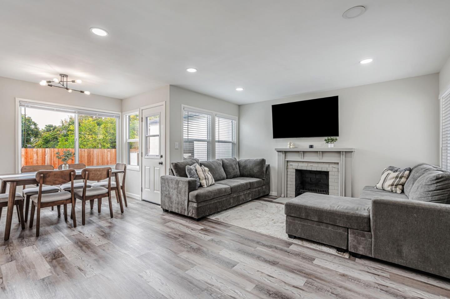 Detail Gallery Image 8 of 30 For 15867 Hesperian Blvd, San Lorenzo,  CA 94580 - 3 Beds | 1 Baths