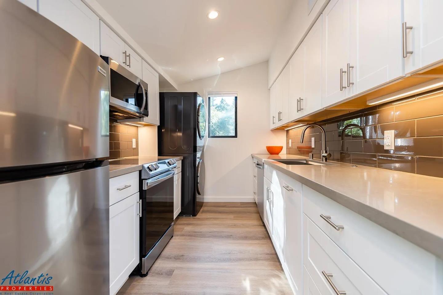Detail Gallery Image 4 of 9 For 16158a Bachman Ave, Monte Sereno,  CA 95030 - 1 Beds | 1 Baths