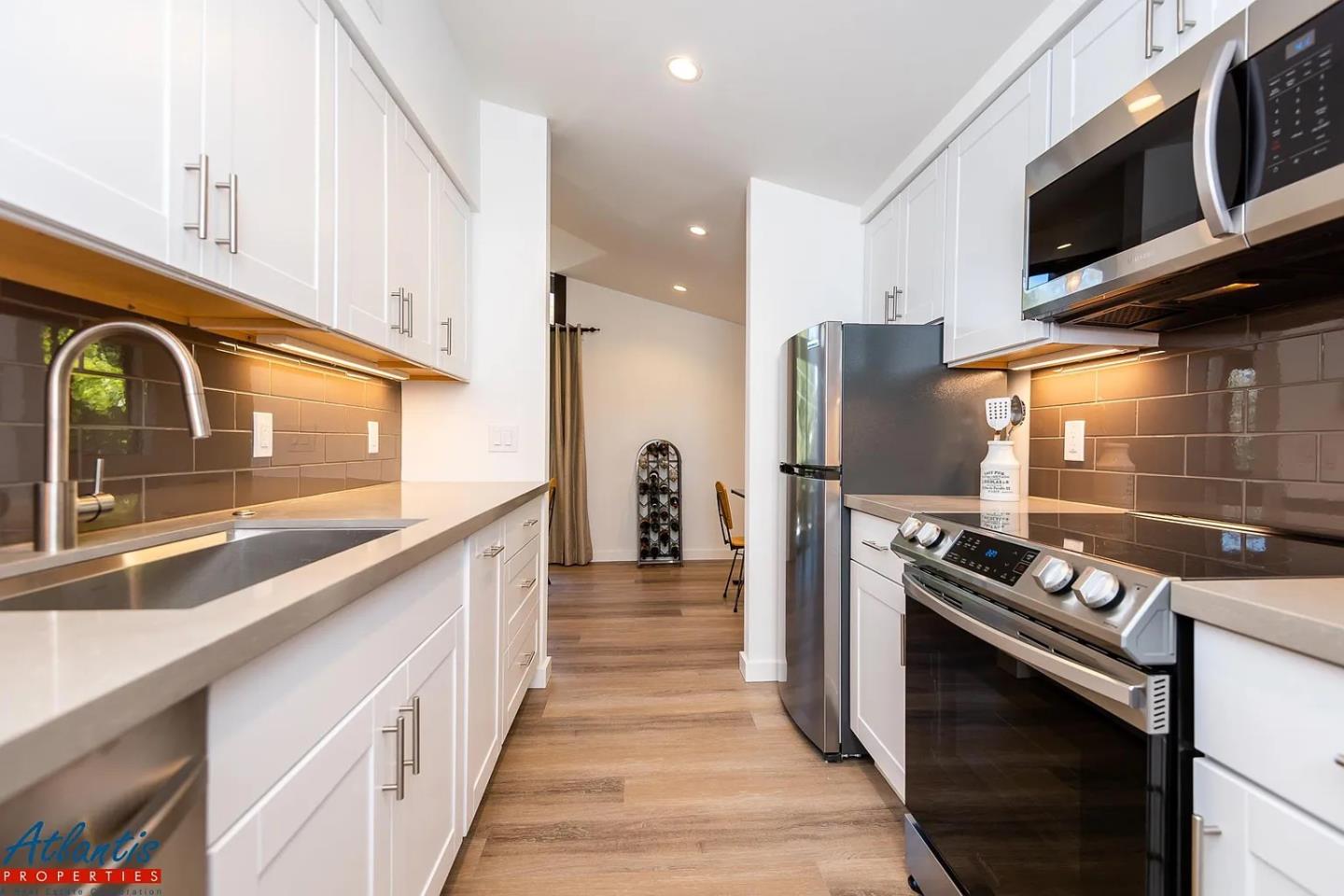 Detail Gallery Image 5 of 9 For 16158a Bachman Ave, Monte Sereno,  CA 95030 - 1 Beds | 1 Baths