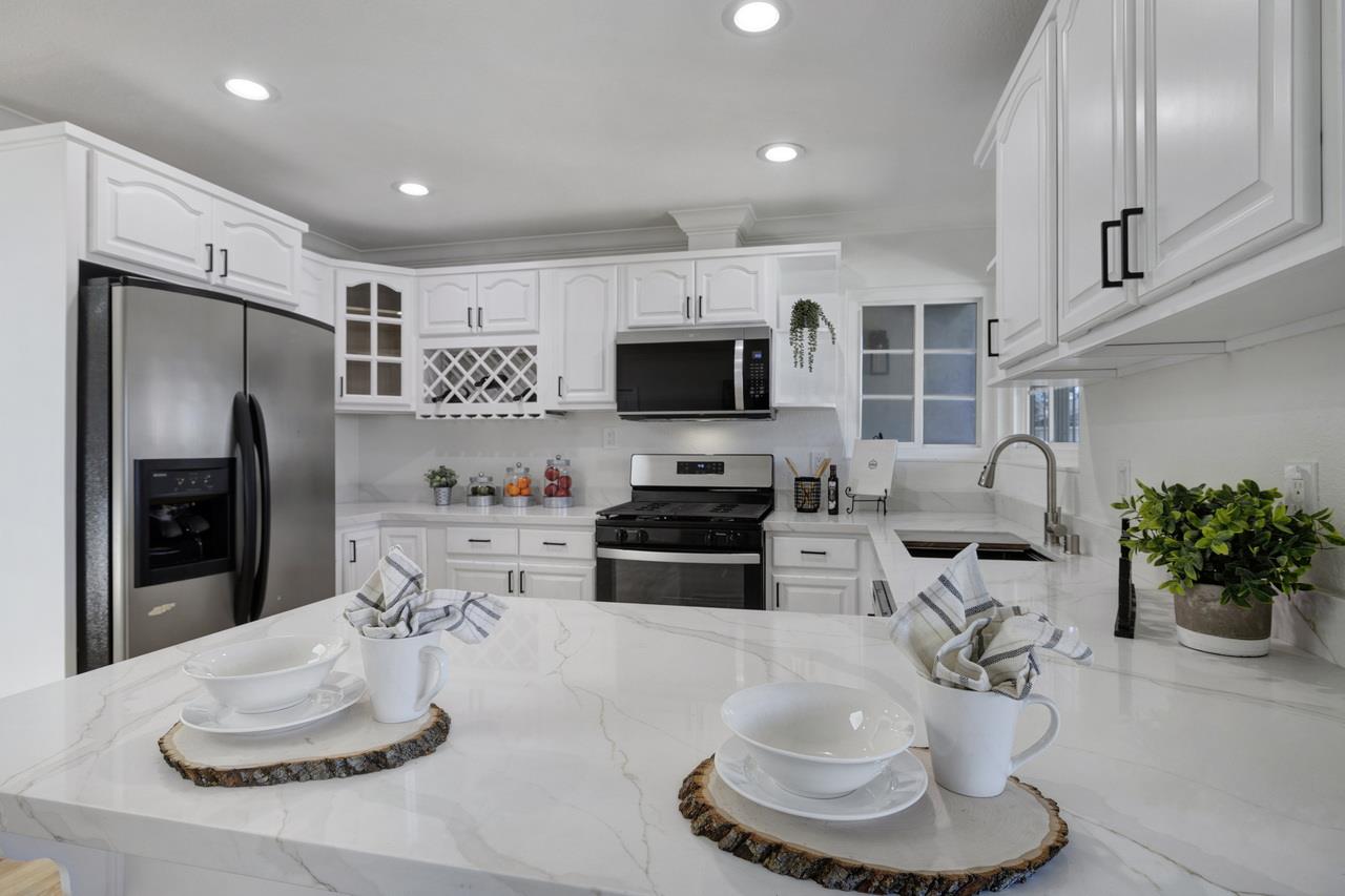 Detail Gallery Image 15 of 38 For 1075 Summerfield Dr, San Jose,  CA 95121 - 3 Beds | 2 Baths