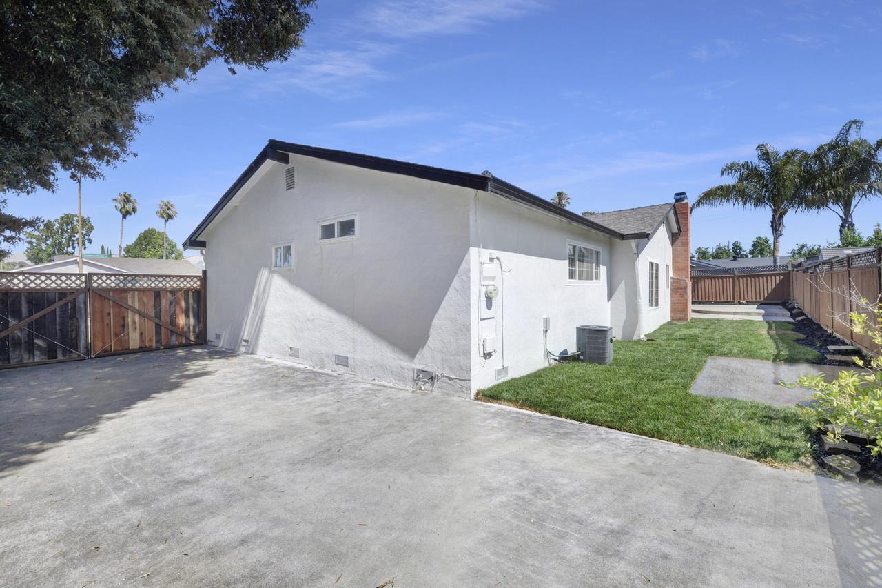 Detail Gallery Image 33 of 38 For 1075 Summerfield Dr, San Jose,  CA 95121 - 3 Beds | 2 Baths