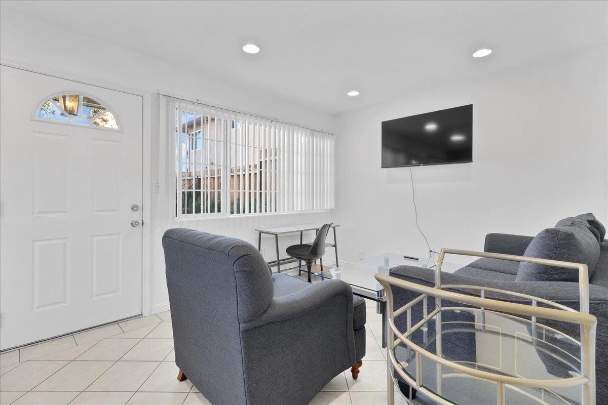 Detail Gallery Image 23 of 37 For 323 Rutland, San Jose,  CA 95128 - 2 Beds | 1 Baths