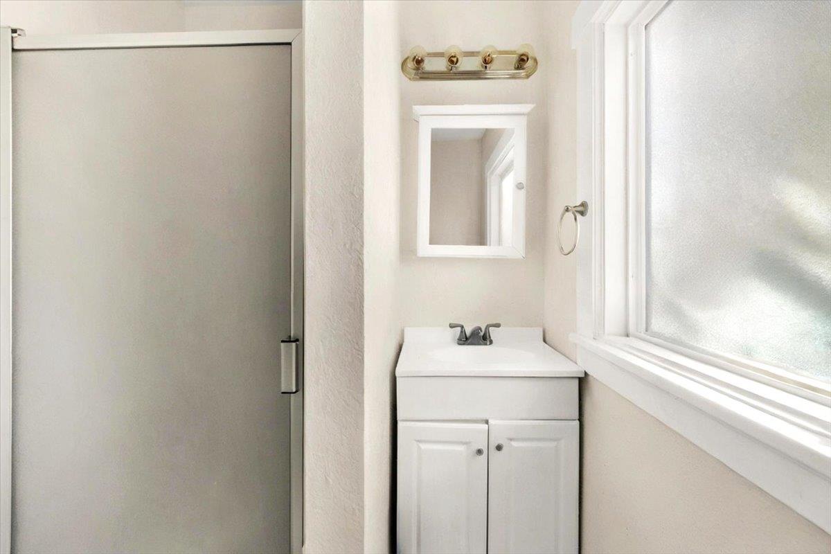 Detail Gallery Image 34 of 37 For 323 Rutland, San Jose,  CA 95128 - 2 Beds | 1 Baths