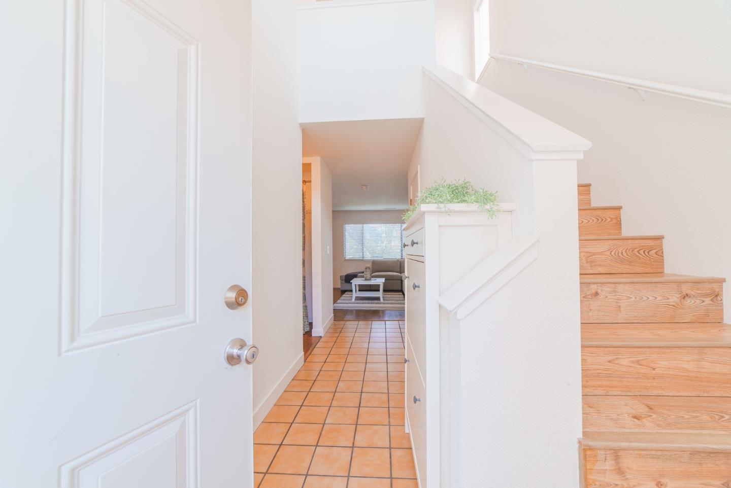 Detail Gallery Image 3 of 23 For 444 Sherwood Ct, Watsonville,  CA 95076 - 2 Beds | 2/1 Baths
