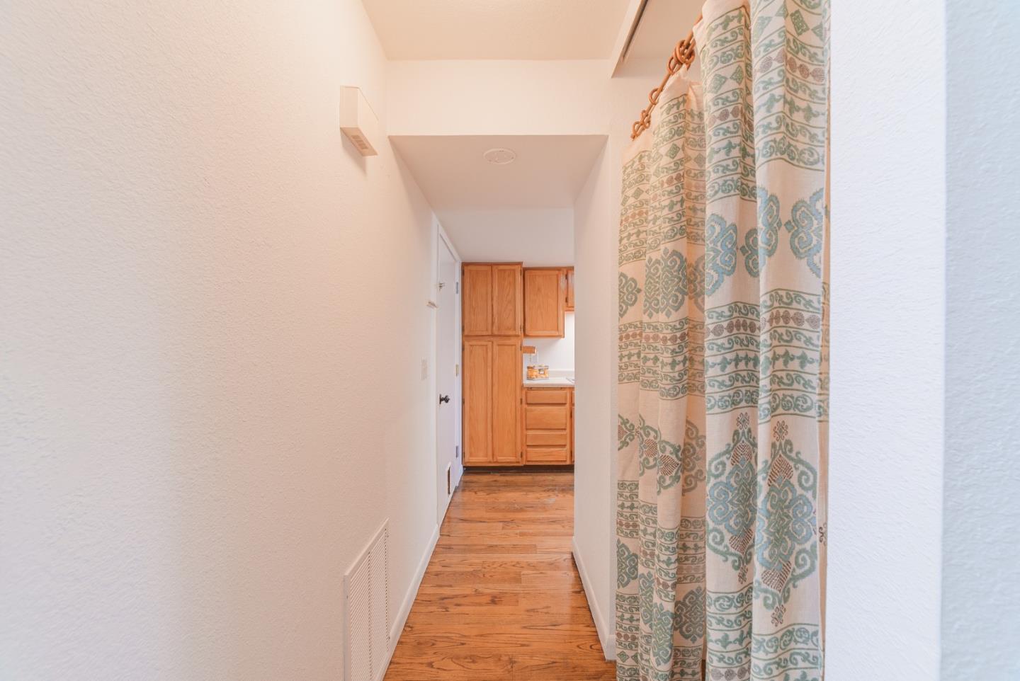 Detail Gallery Image 4 of 23 For 444 Sherwood Ct, Watsonville,  CA 95076 - 2 Beds | 2/1 Baths