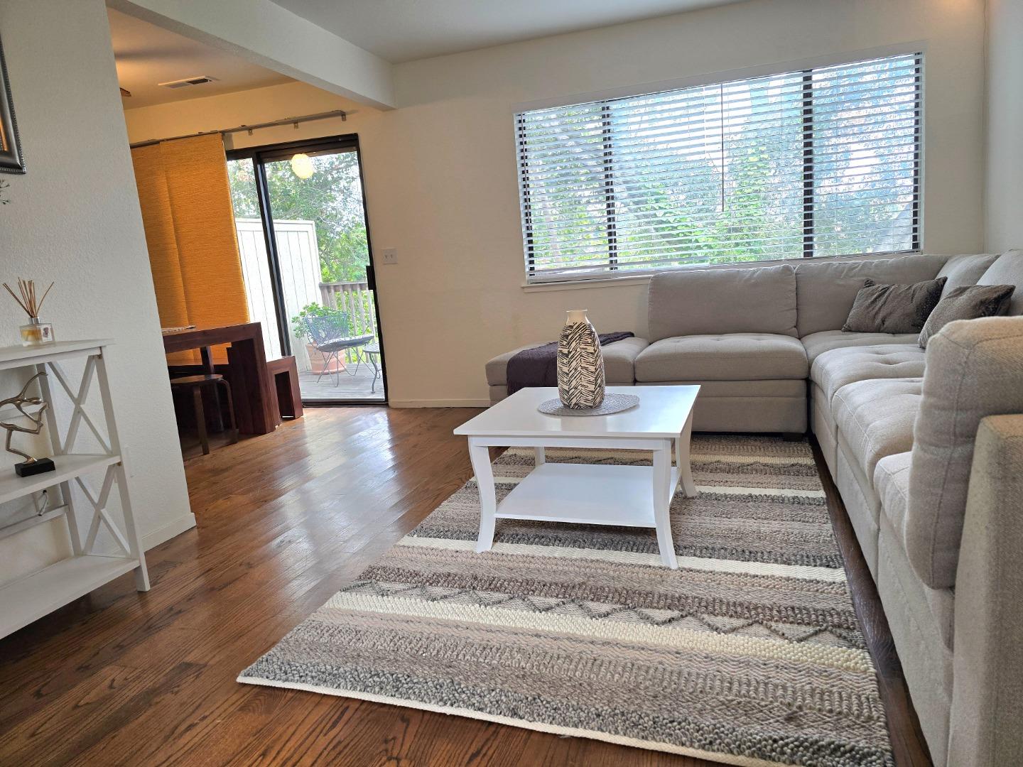 Detail Gallery Image 5 of 23 For 444 Sherwood Ct, Watsonville,  CA 95076 - 2 Beds | 2/1 Baths