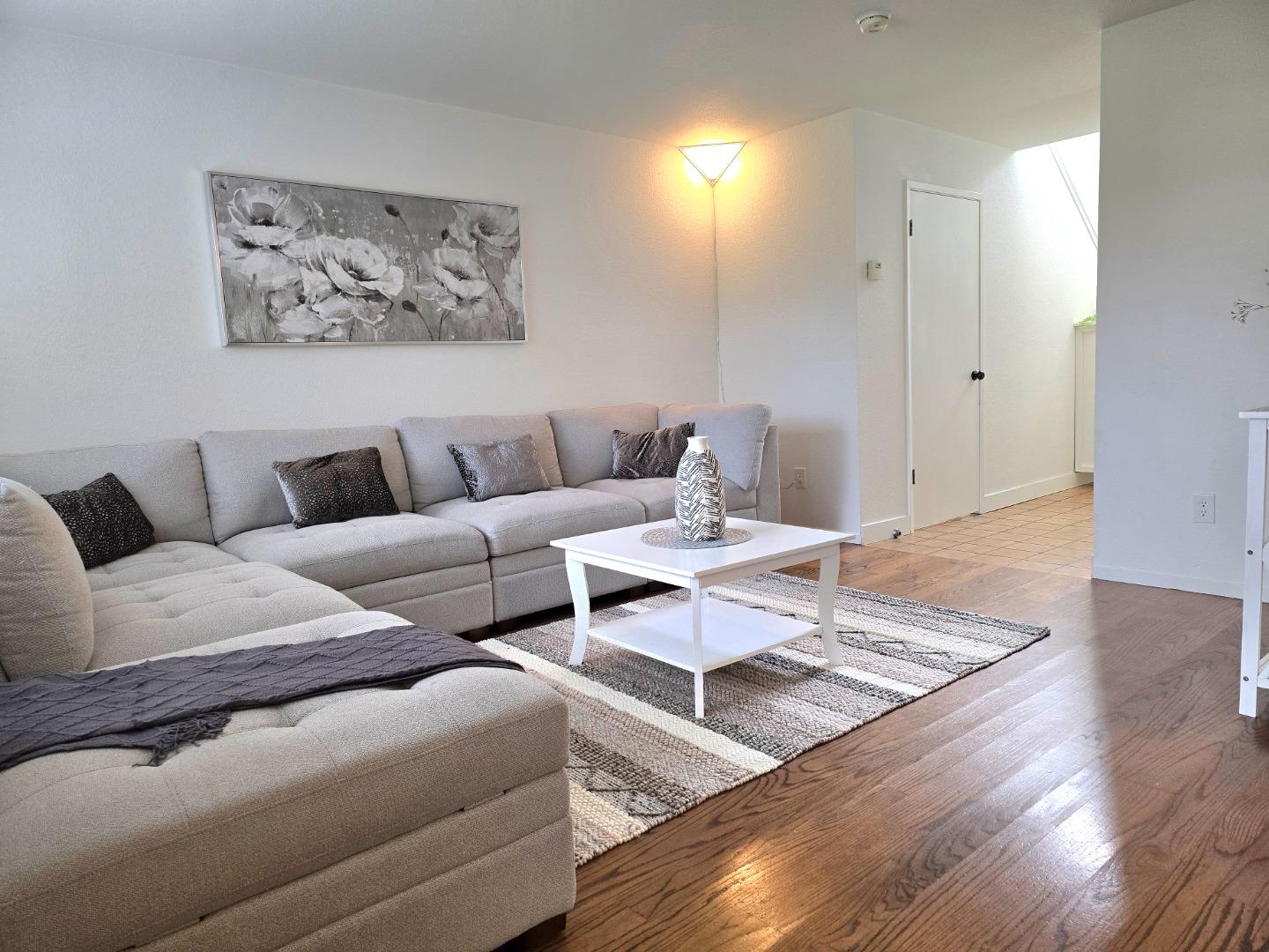Detail Gallery Image 8 of 23 For 444 Sherwood Ct, Watsonville,  CA 95076 - 2 Beds | 2/1 Baths