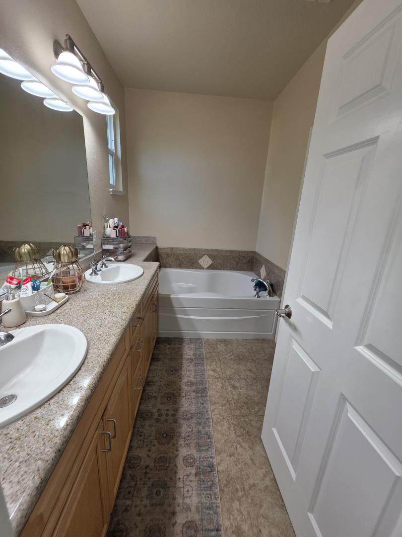 Detail Gallery Image 10 of 12 For 2681 Corde Terra Cir, San Jose,  CA 95111 - 4 Beds | 3/1 Baths