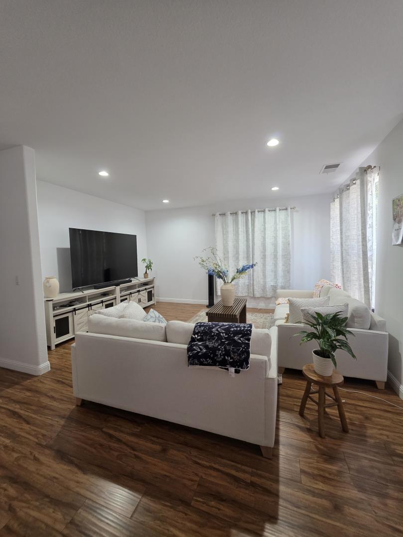 Detail Gallery Image 3 of 12 For 2681 Corde Terra Cir, San Jose,  CA 95111 - 4 Beds | 3/1 Baths