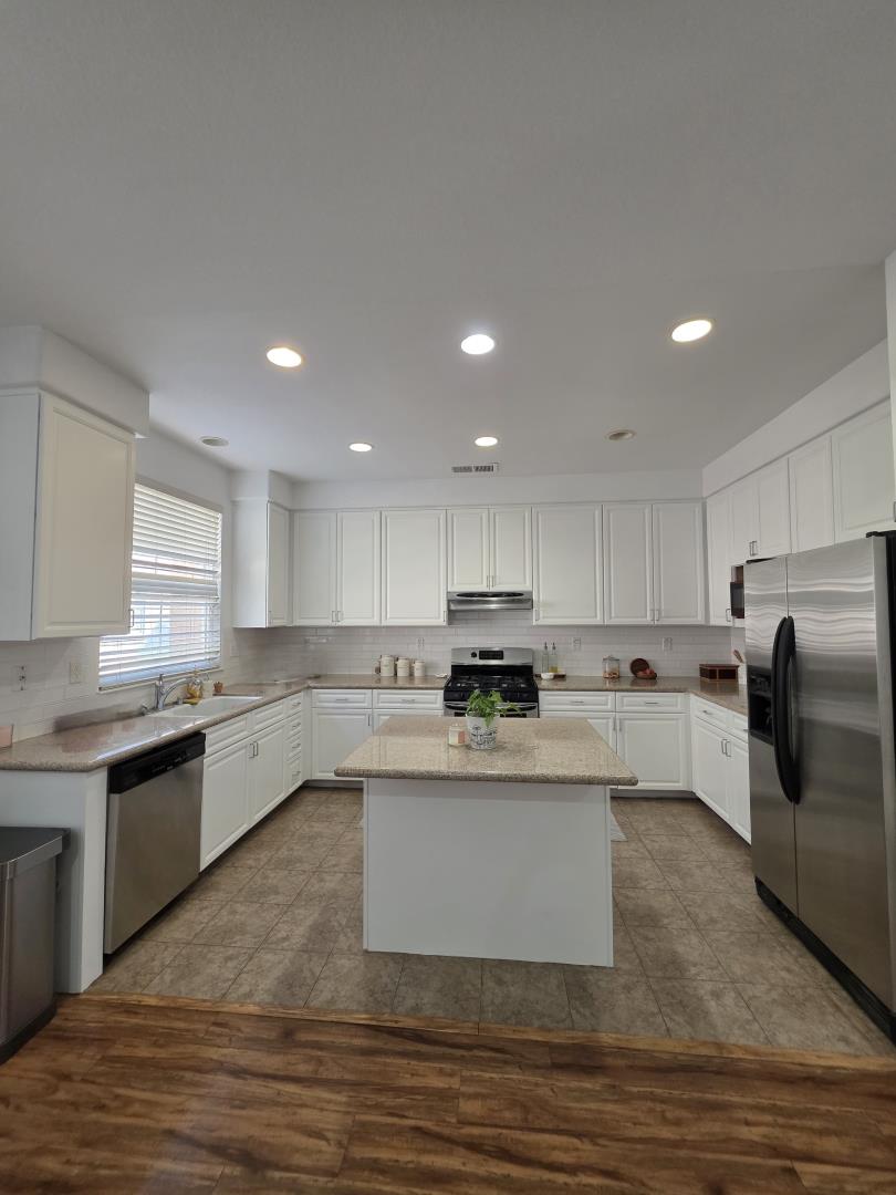 Detail Gallery Image 4 of 12 For 2681 Corde Terra Cir, San Jose,  CA 95111 - 4 Beds | 3/1 Baths